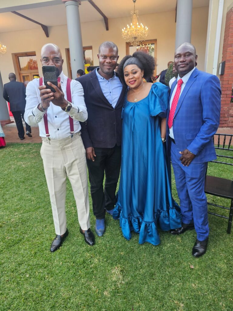 Liten Li Bassa members at a community gathering