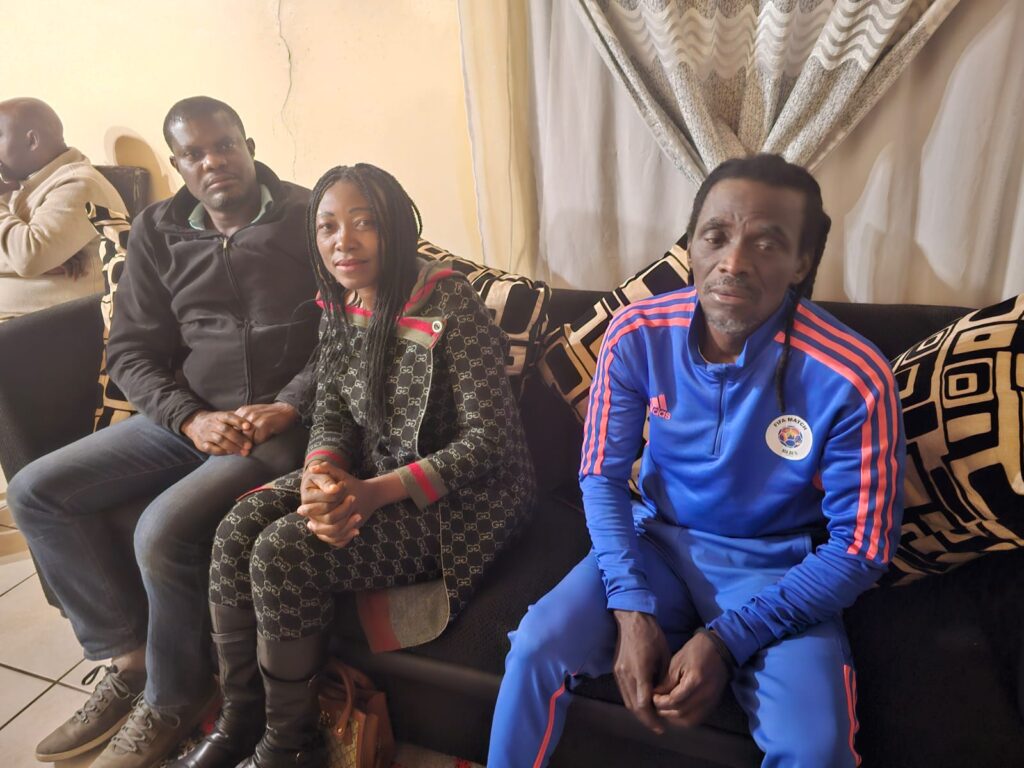 Liten Li Bassa members at a community gathering