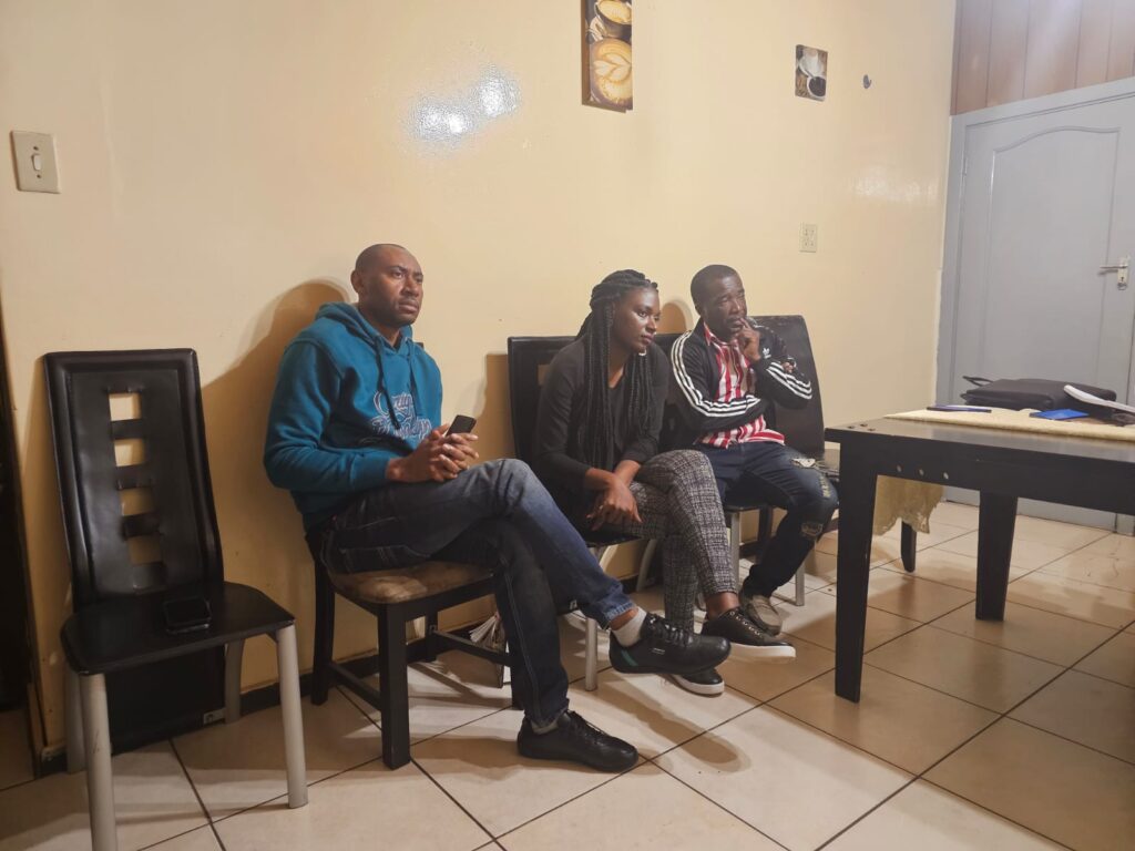 Liten Li Bassa members at a community gathering