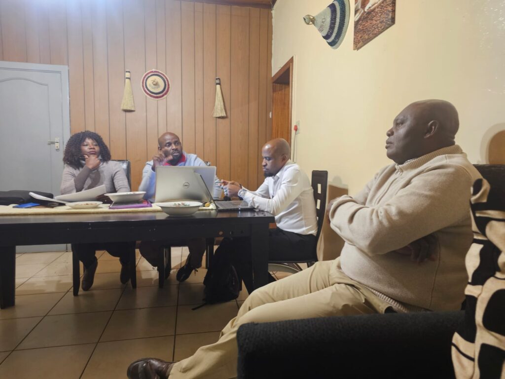 Liten Li Bassa members at a community gathering